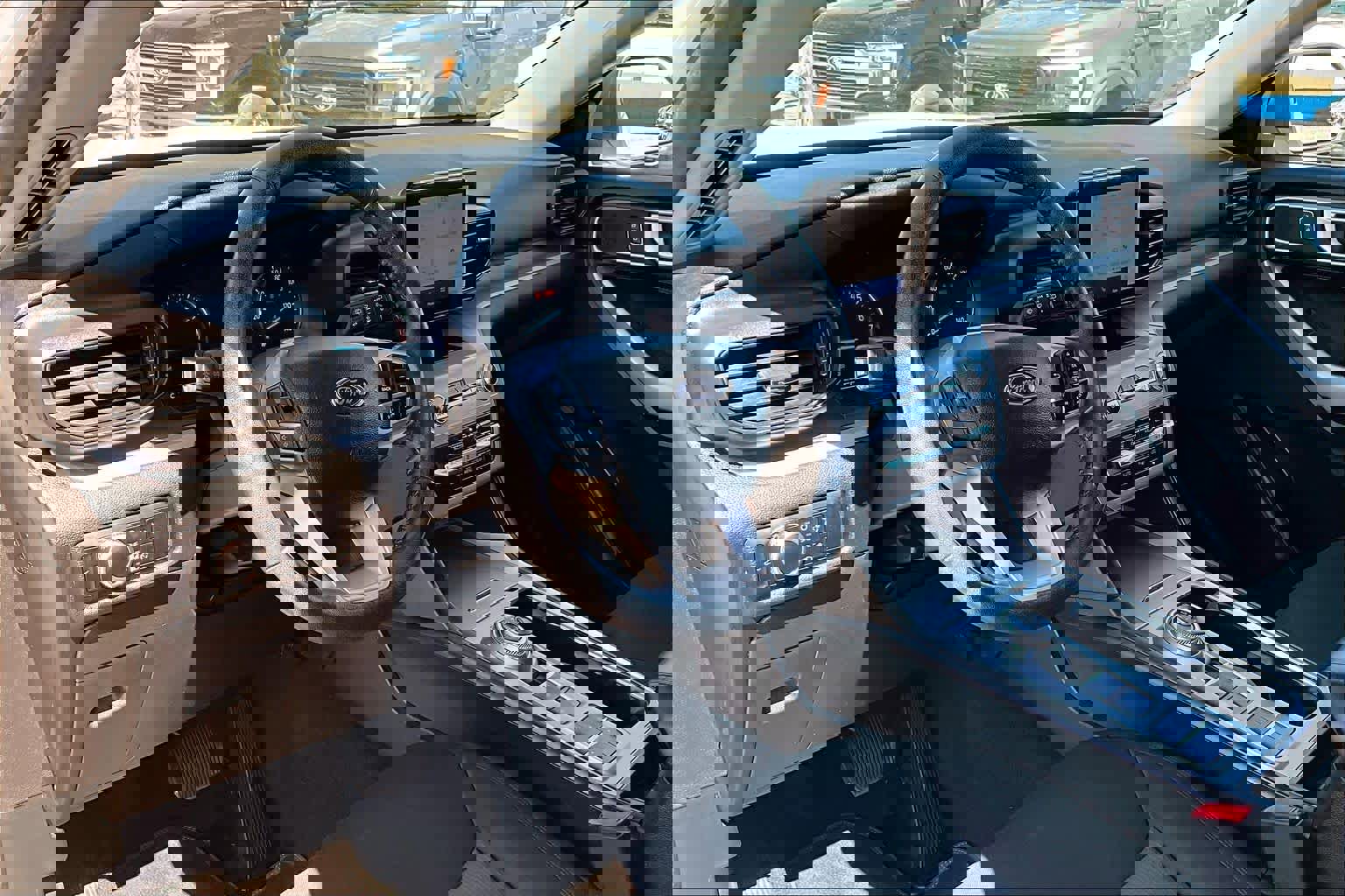 Used 2023 Ford Explorer XLT image 17