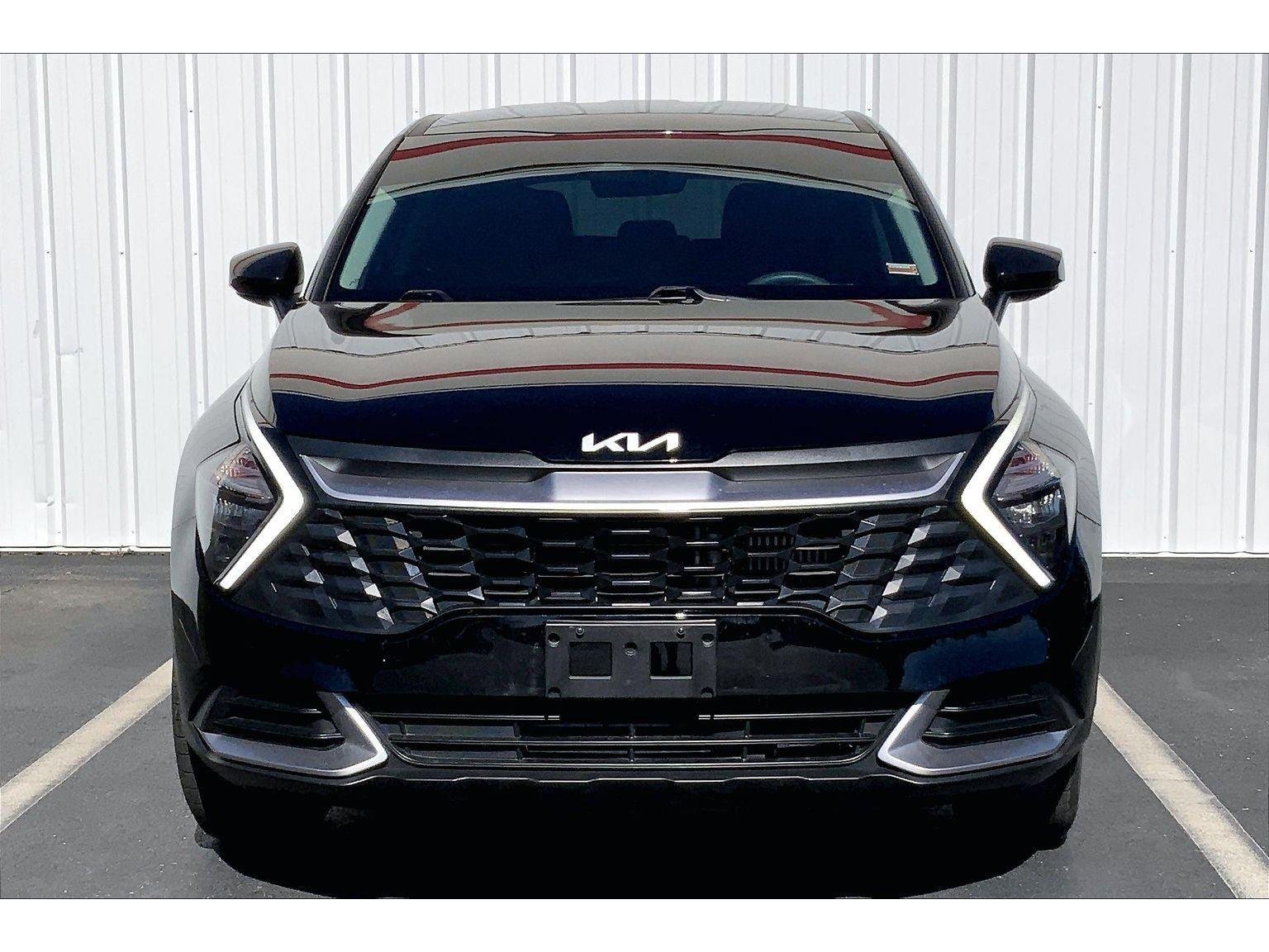 Used 2023 Kia Sportage LX image 3