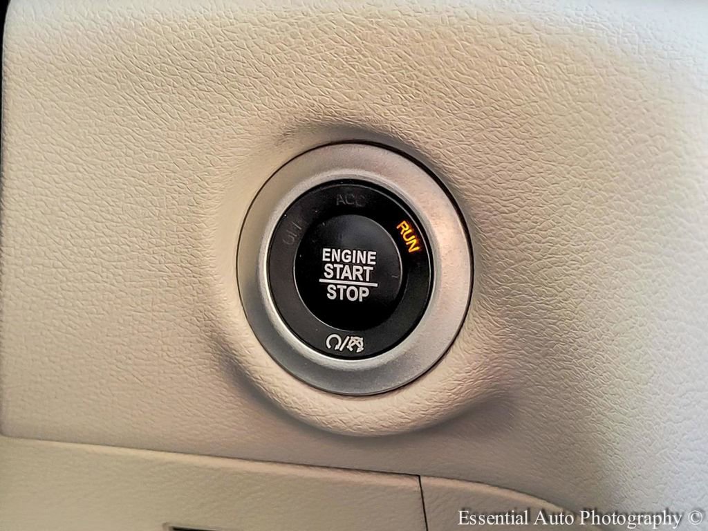 Used 2019 Chrysler Pacifica Touring-L w/ Advanced Safetytec Group image 18