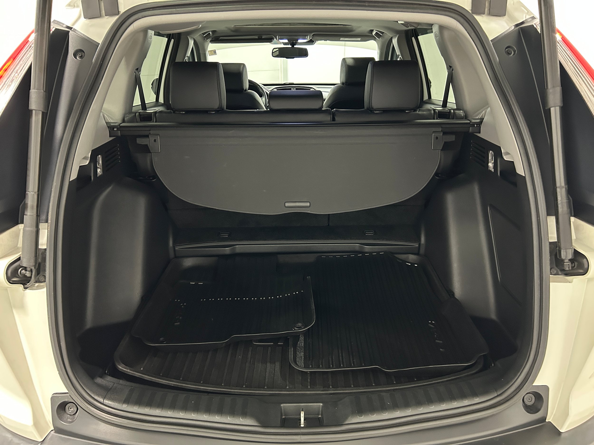 Used 2018 Honda CR-V Touring image 32