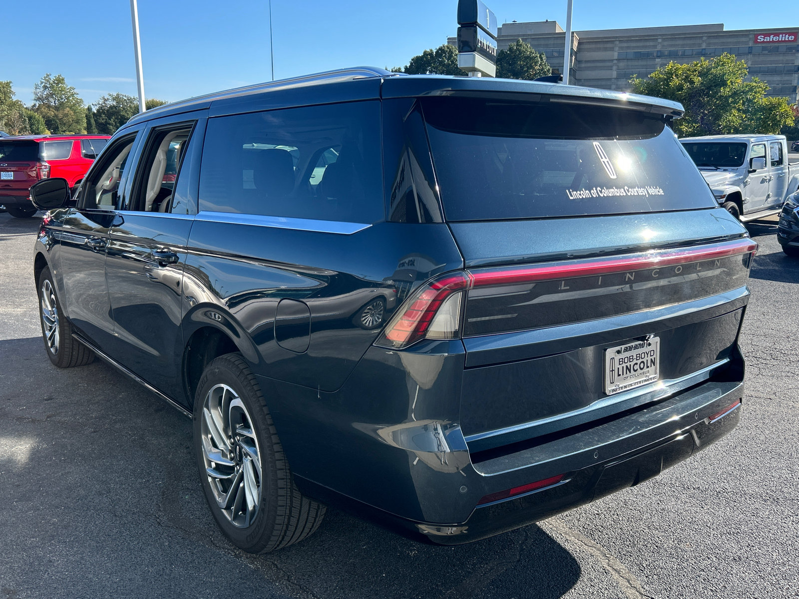 New 2026 Lincoln Navigator L Reserve AWD/4WD image 5