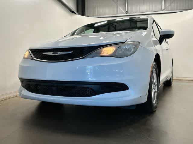 Used 2022 Chrysler Voyager LX FWD image 31