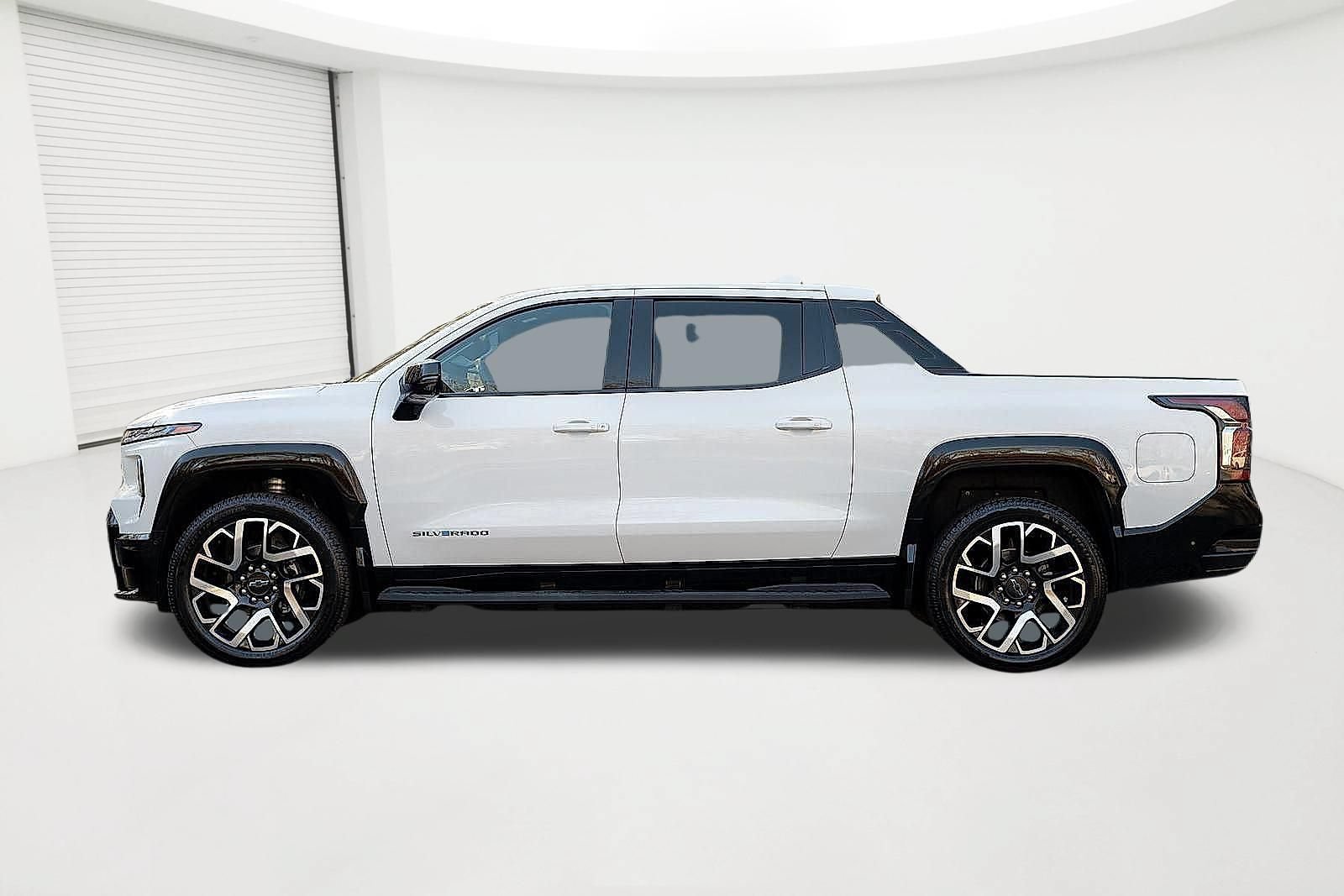 Used 2024 Chevrolet Silverado EV RST AWD/4WD image 2