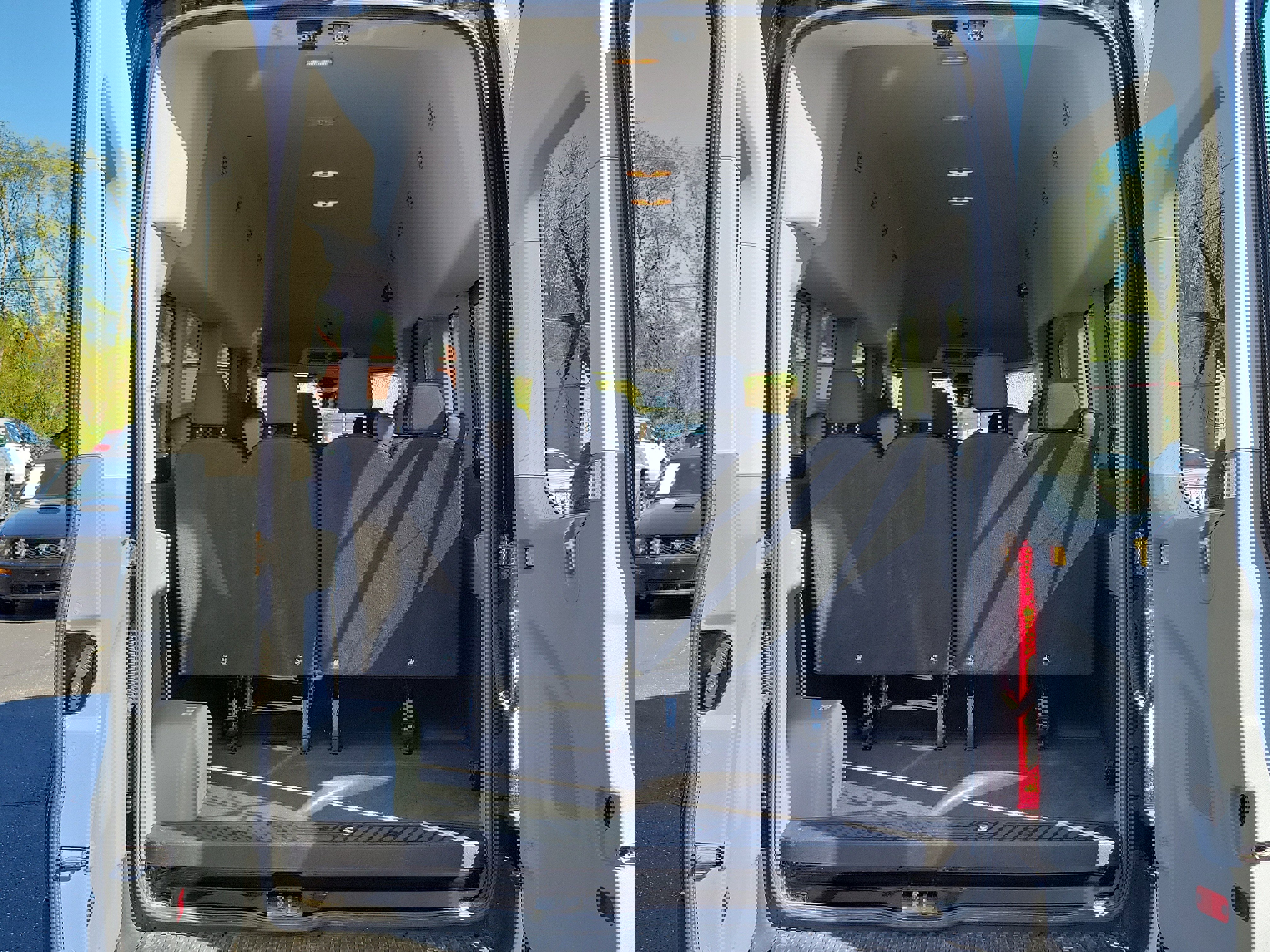 Used 2019 Ford Transit 350 XLT image 8