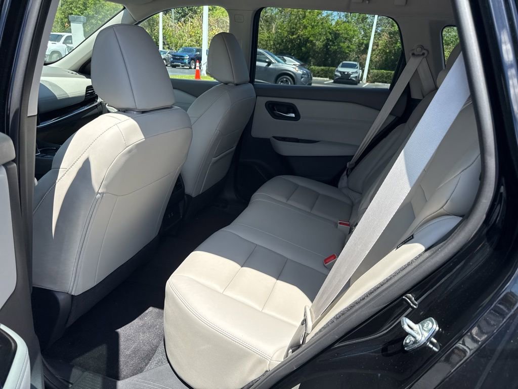 Used 2025 Nissan Rogue SL FWD image 8