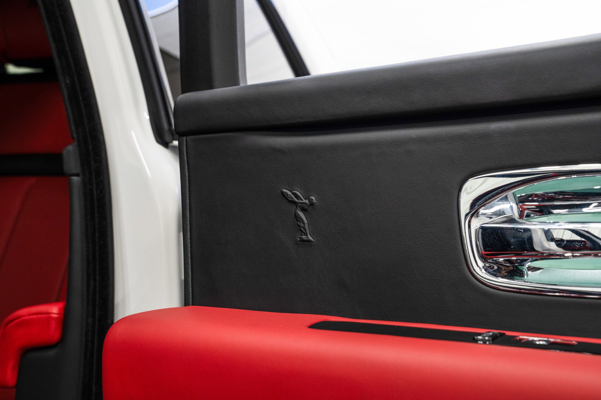 Used 2023 Rolls-Royce Cullinan Black Badge w/ Dark Exterior Package image 43