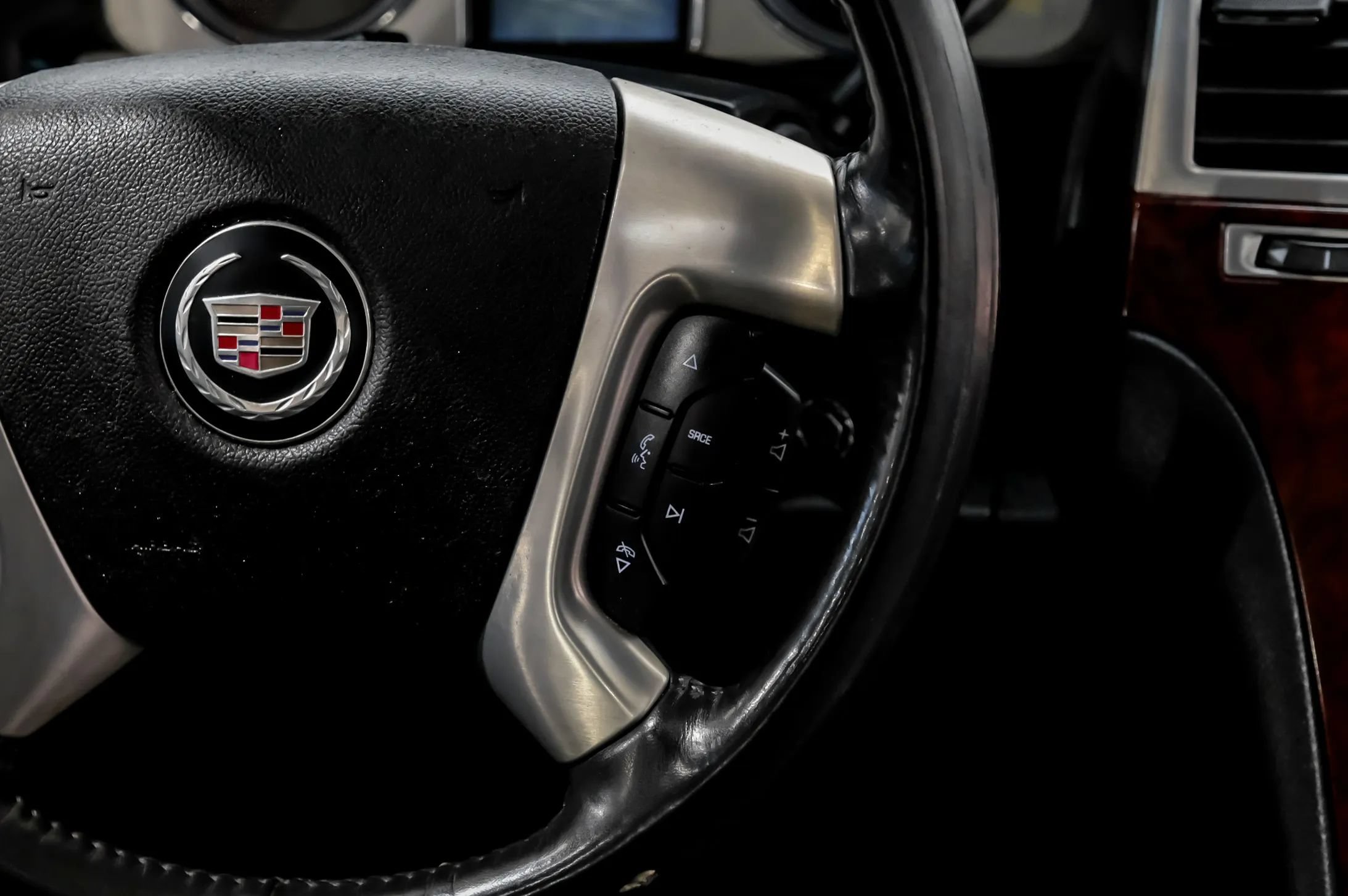 Used 2012 Cadillac Escalade EXT Premium AWD/4WD image 23