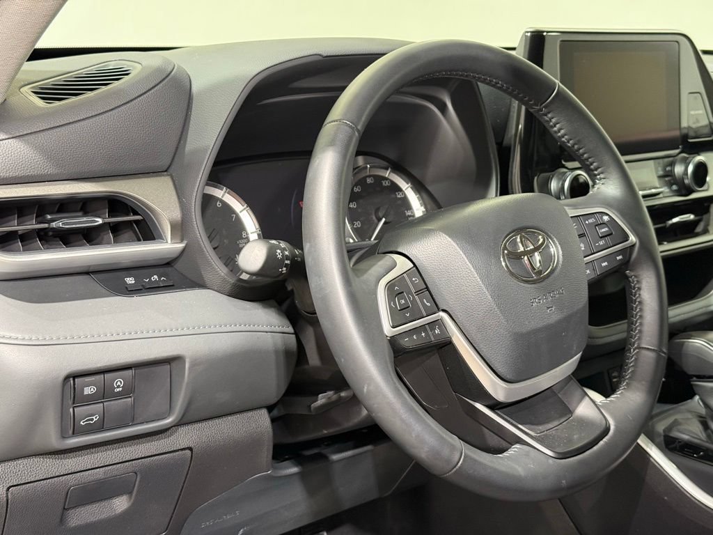 Certified 2025 Toyota Highlander LE AWD/4WD image 17