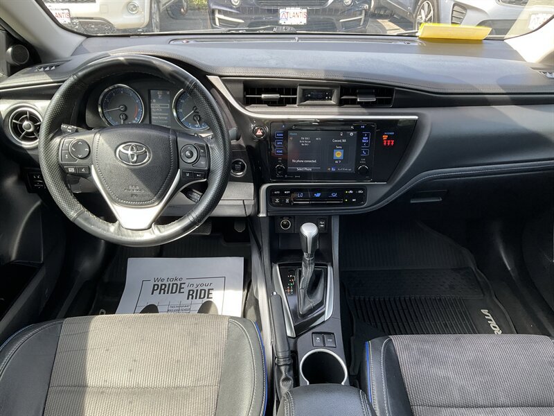 Used 2018 Toyota Corolla SE w/ SE Premium Package FWD image 17