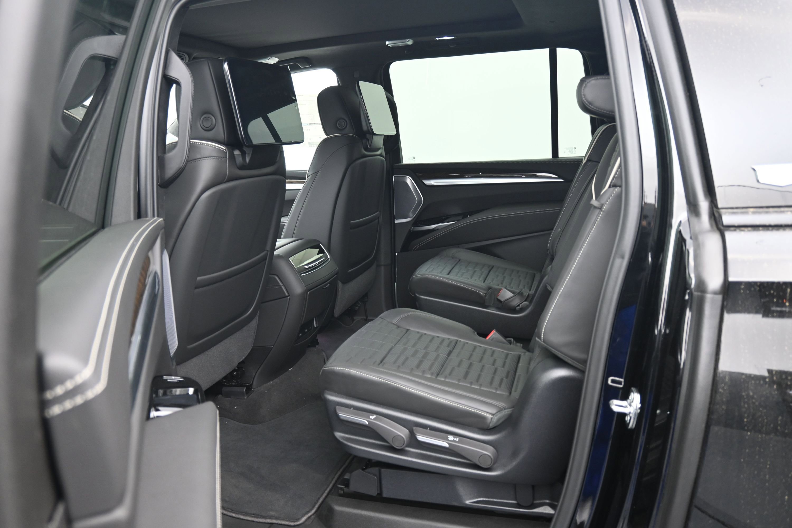 New 2026 Cadillac Escalade ESV Platinum Sport AWD/4WD image 10