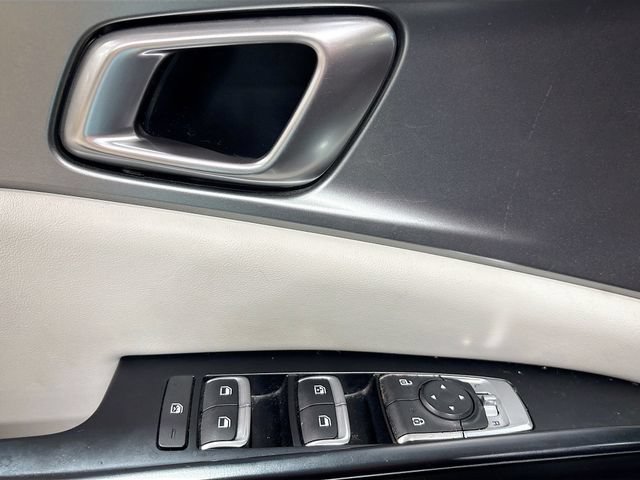 Used 2022 Kia Carnival LX FWD image 17