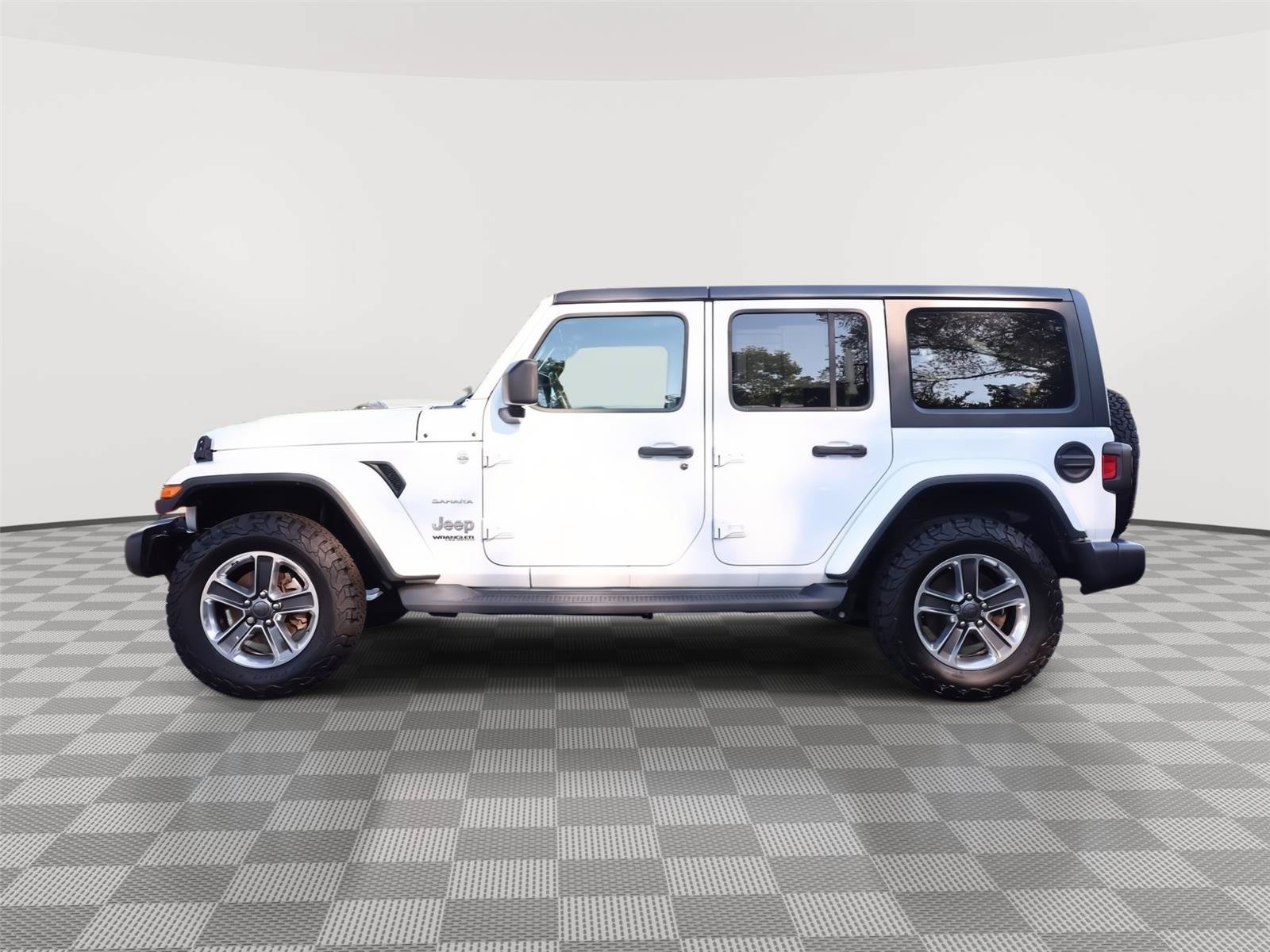 Used 2020 Jeep Wrangler Unlimited Sahara w/ Cold Weather Group AWD/4WD image 4