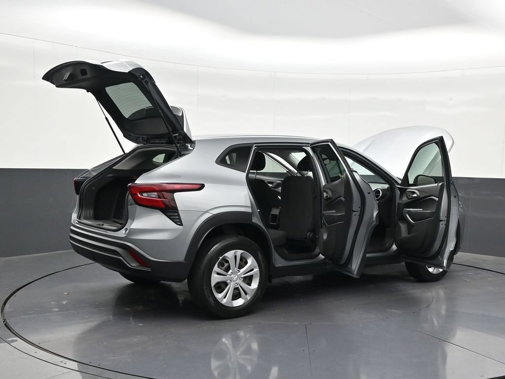 Used 2024 Chevrolet Trax LS FWD image 32