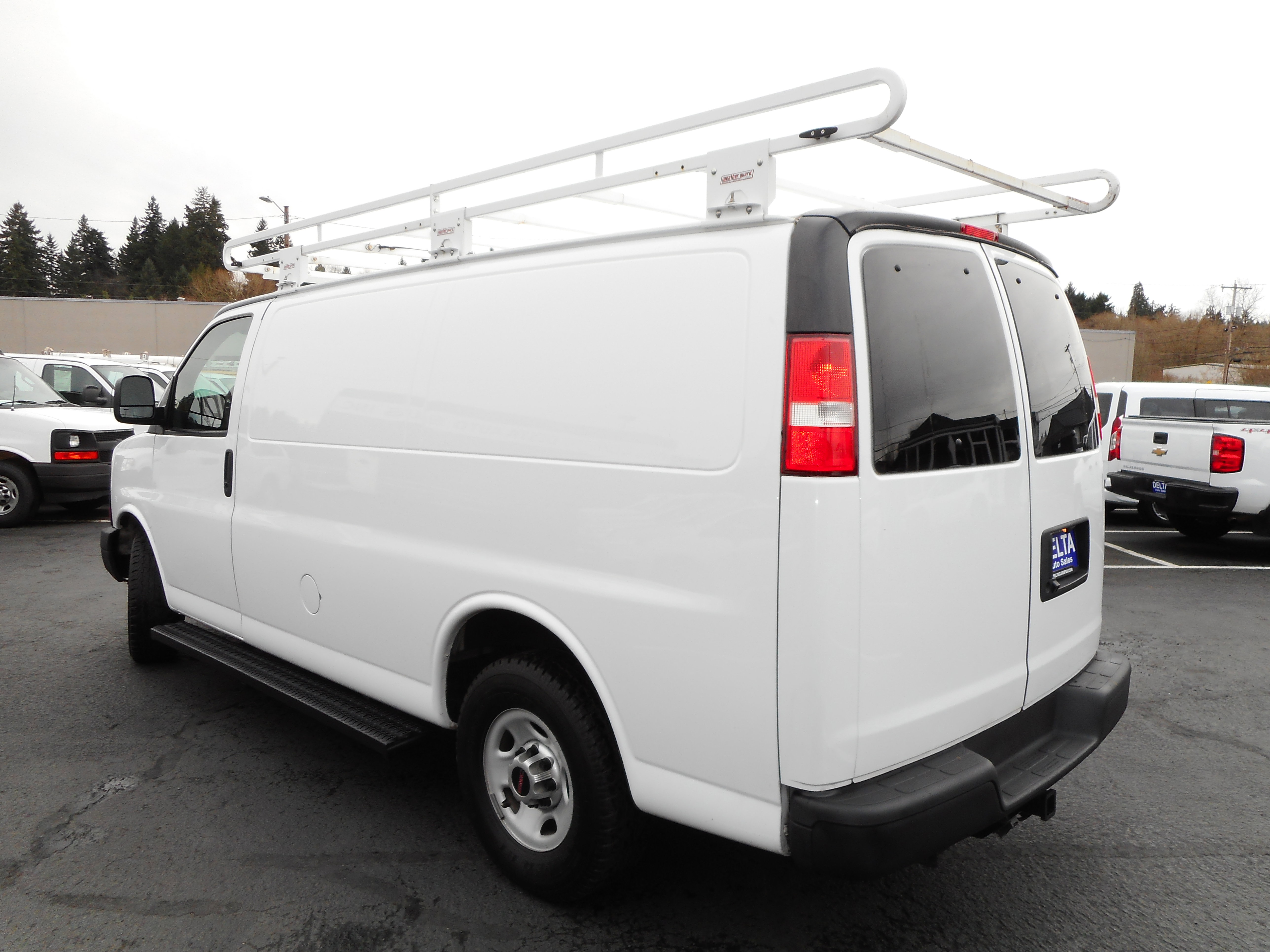 Used 2015 GMC Savana 3500 image 10