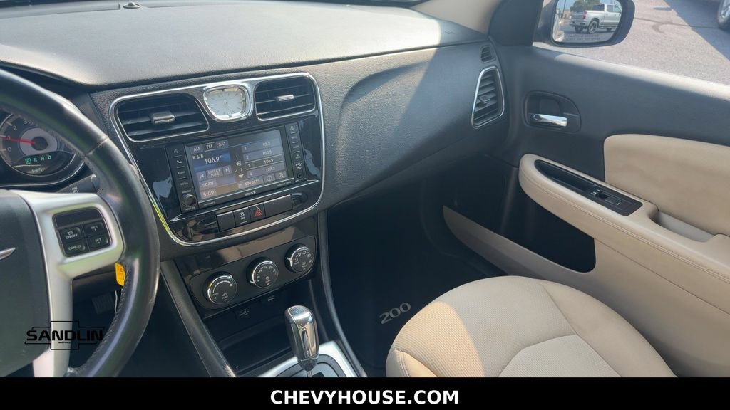 Used 2013 Chrysler 200 Touring FWD image 14