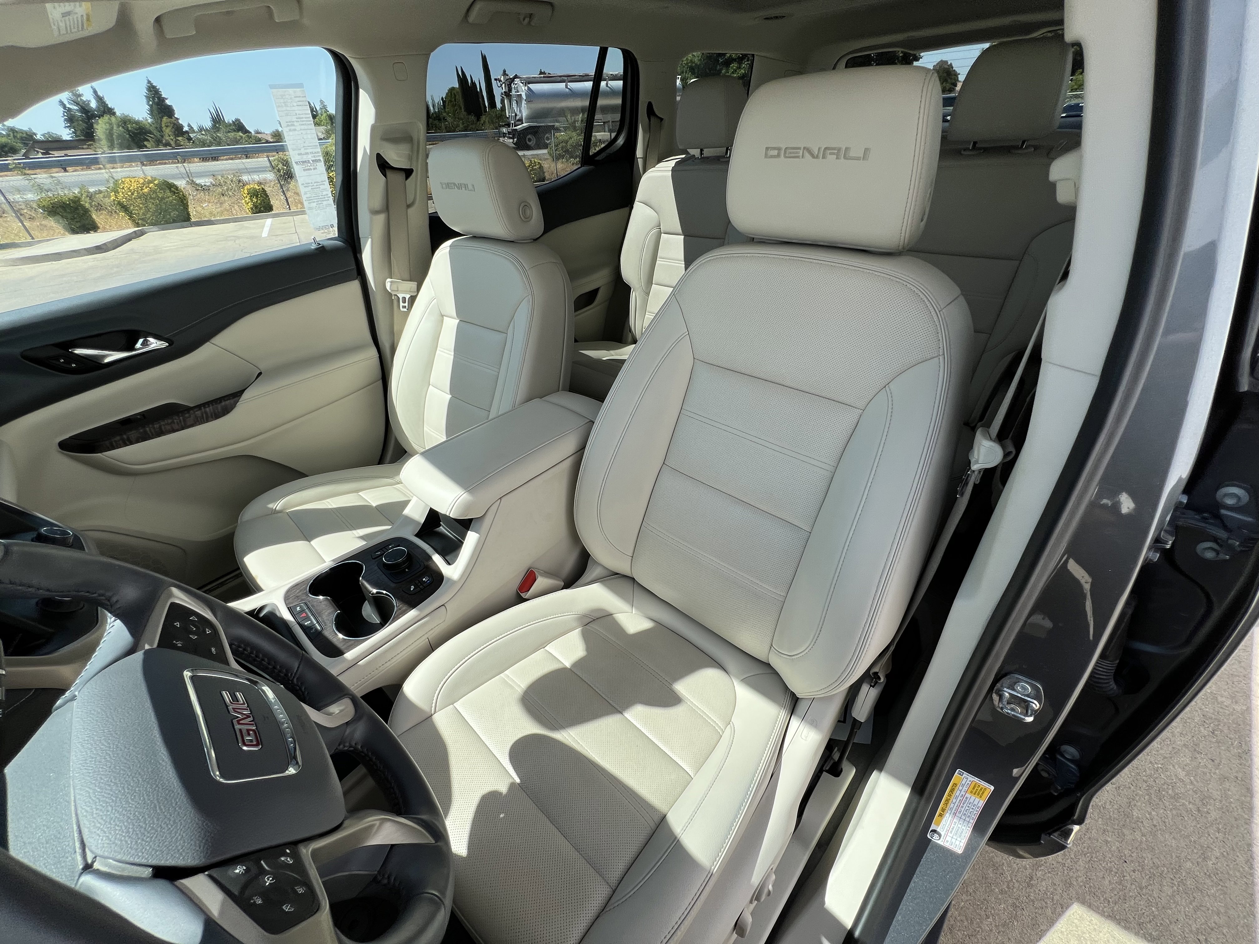 Used 2022 GMC Acadia Denali w/ Denali Ultimate Package image 16