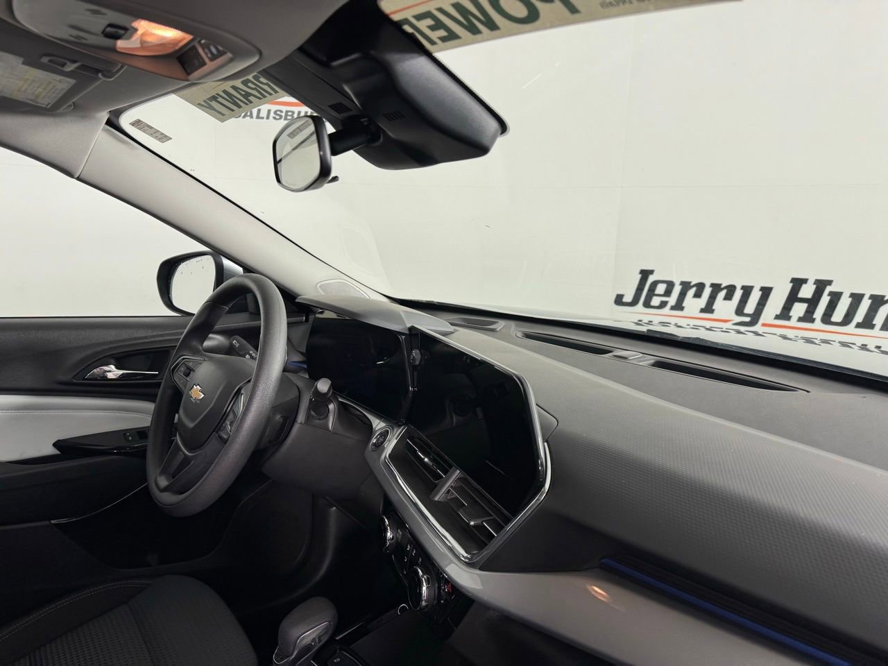 Used 2025 Chevrolet Trax LT image 30