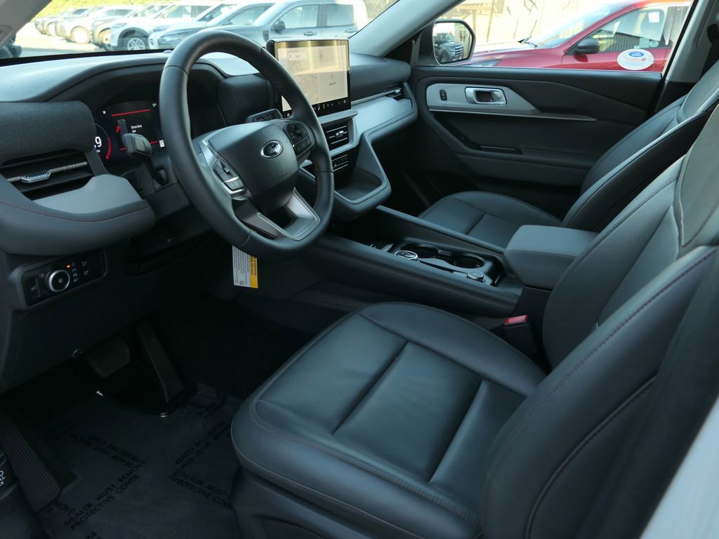 Used 2025 Ford Explorer Active w/ Active Comfort Package image 13