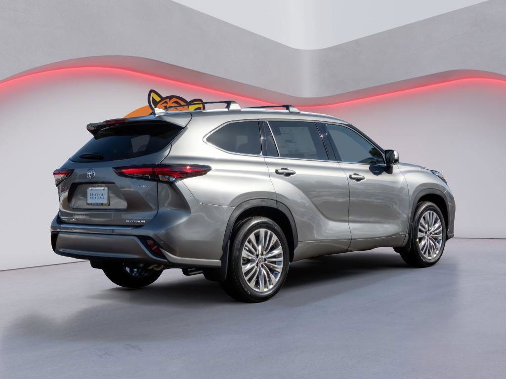 New 2026 Toyota Highlander Platinum image 5