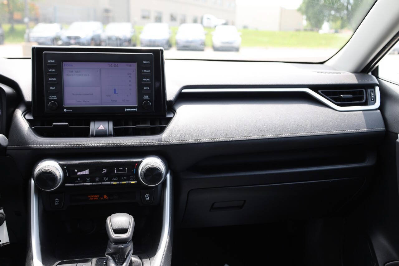 Used 2020 Toyota RAV4 LE AWD/4WD image 24