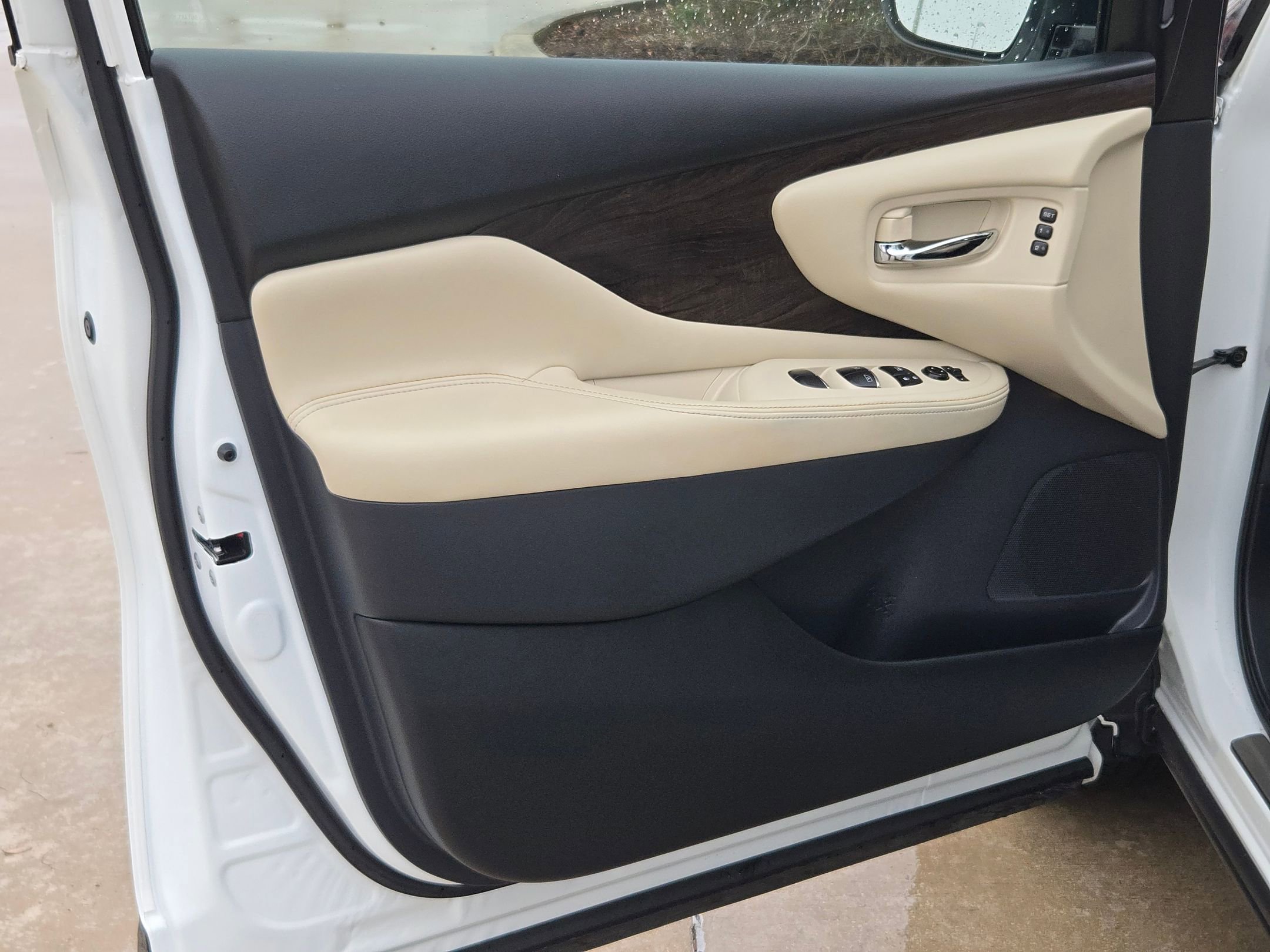 Certified 2024 Nissan Murano Platinum w/ Cargo Package image 12