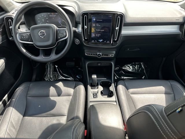 Used 2020 Volvo XC40 T5 Momentum w/ Protection Package Premier image 14