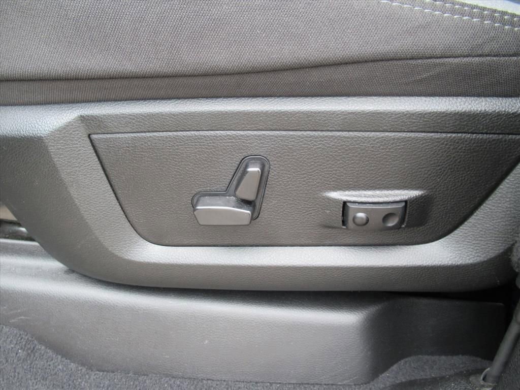 Used 2024 RAM 2500 Big Horn w/ Bed Utility Group image 19