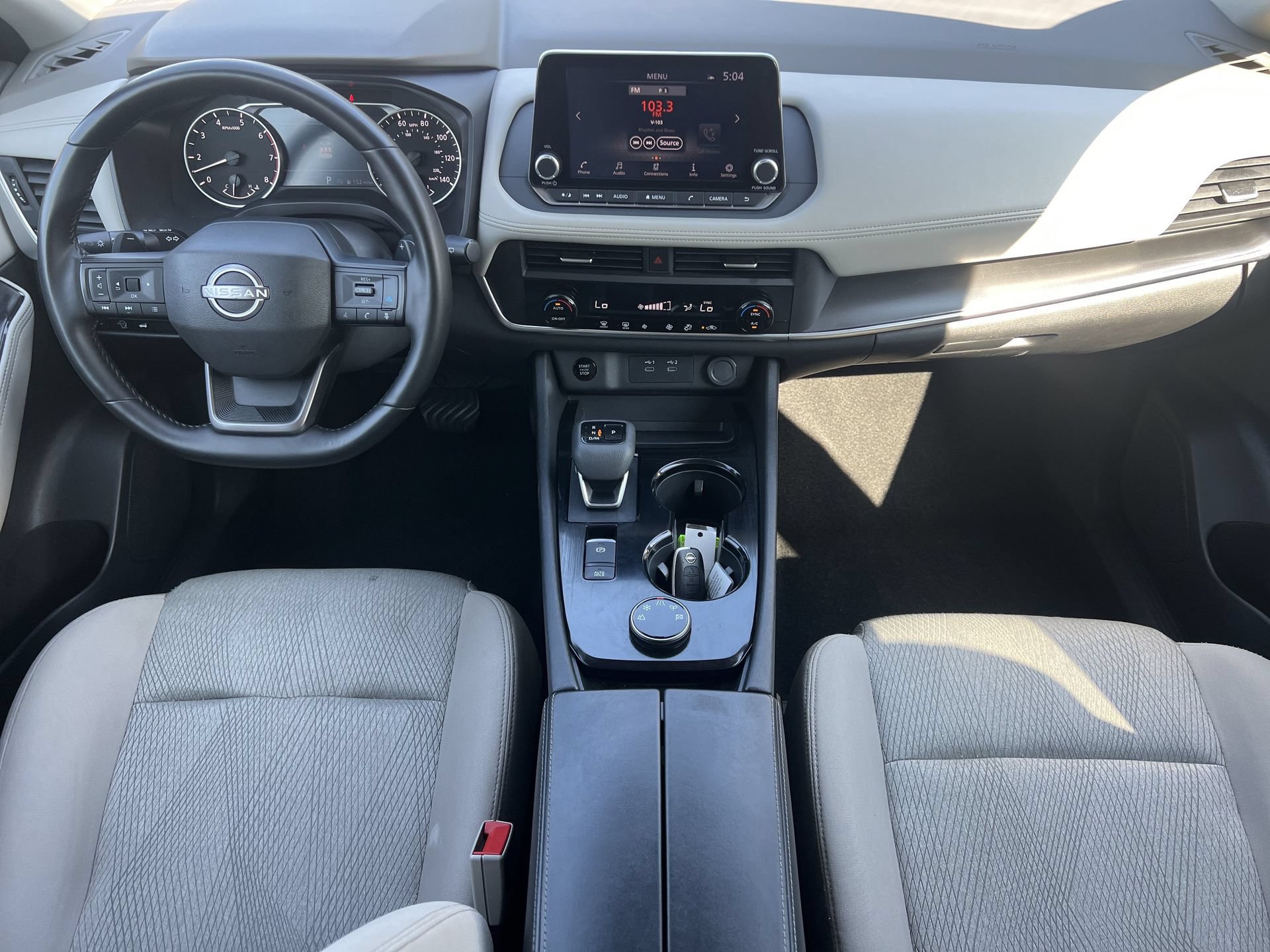 Used 2025 Nissan Rogue SV AWD/4WD image 2