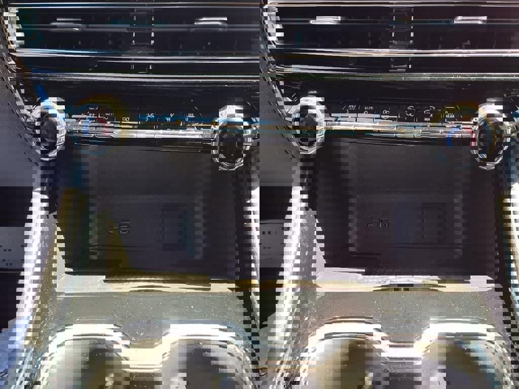 New 2025 Chevrolet Traverse LT image 19