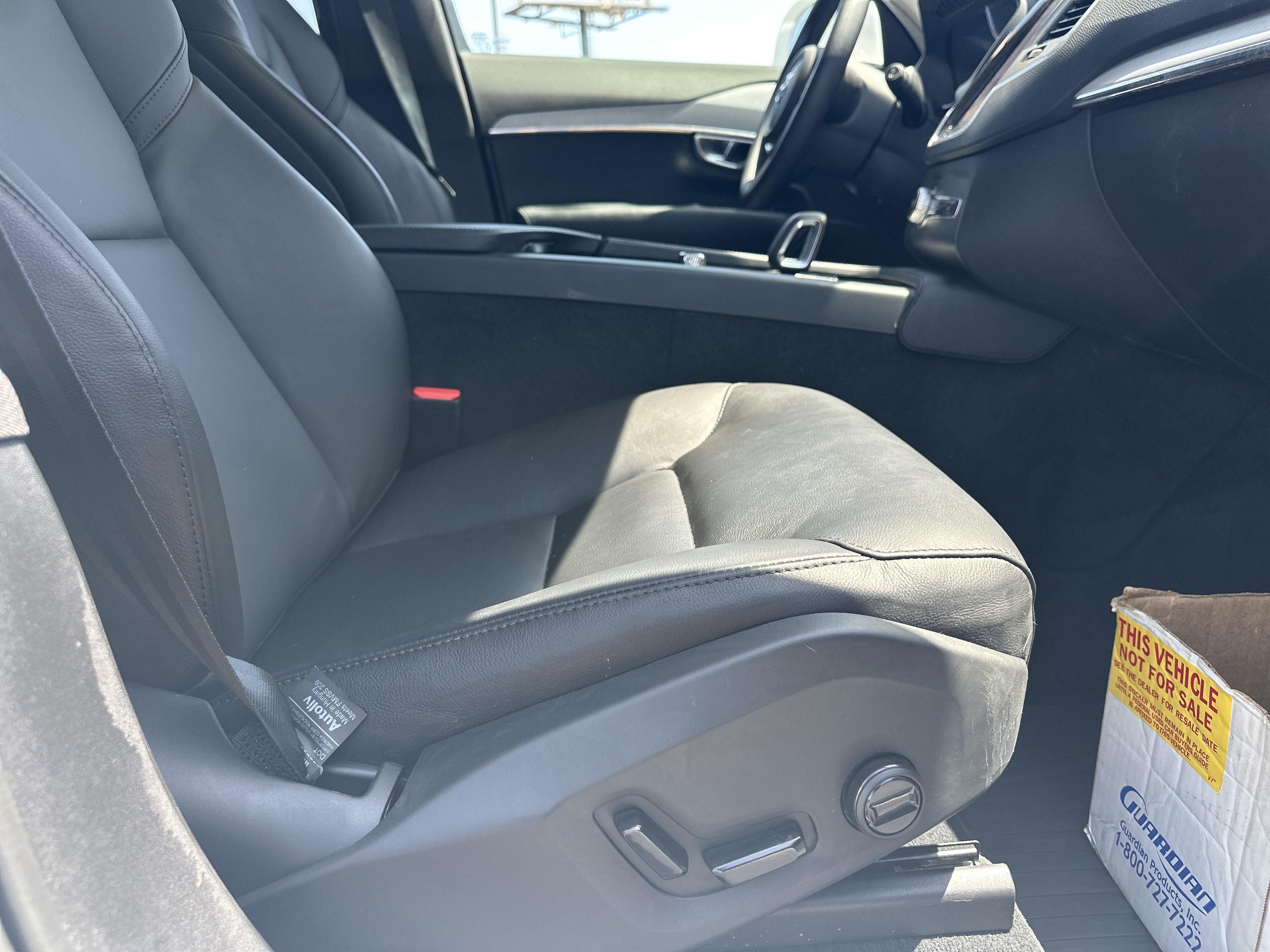 Used 2023 Volvo XC90 B5 Core w/ Protection Package AWD/4WD image 13