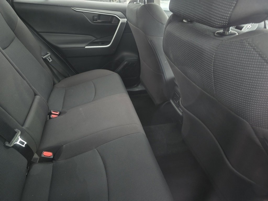 Used 2021 Toyota RAV4 LE image 14