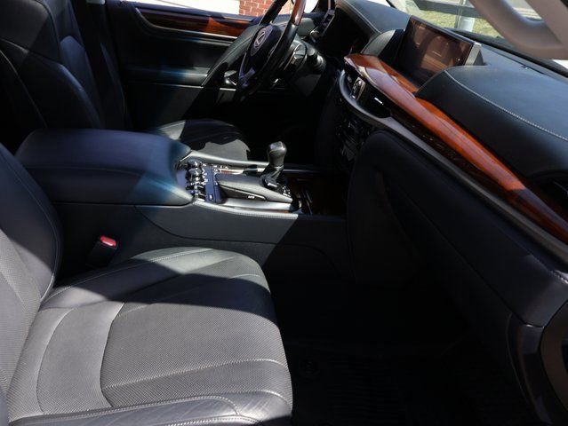 Used 2021 Lexus LX 570 4WD w/ Luxury Package image 13