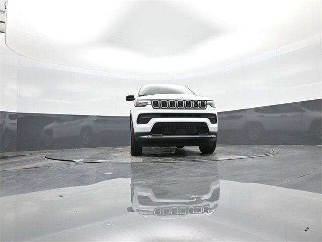 Used 2025 Jeep Compass Sport image 41