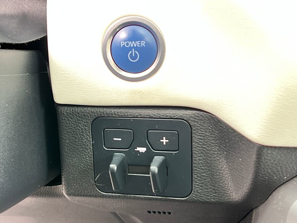 Used 2023 Toyota Sequoia Capstone AWD/4WD image 32