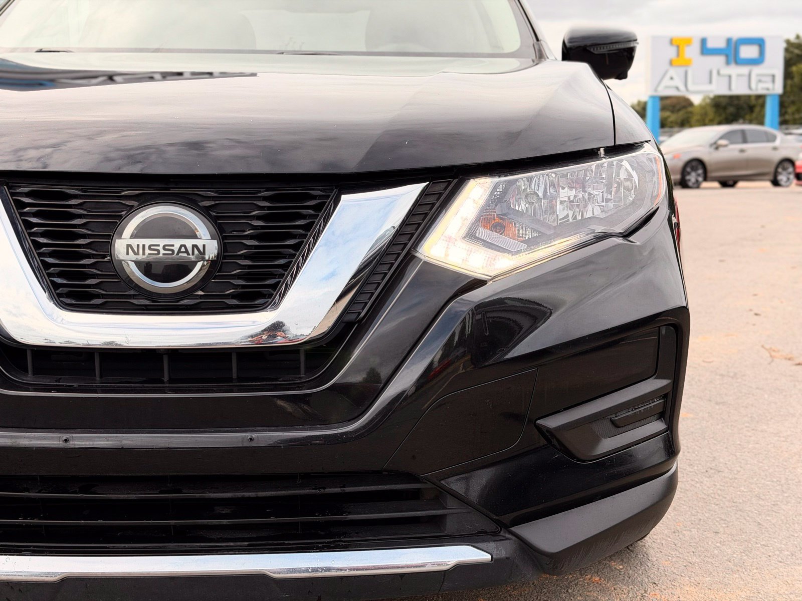 Used 2018 Nissan Rogue SV w/ Premium Package AWD/4WD image 5