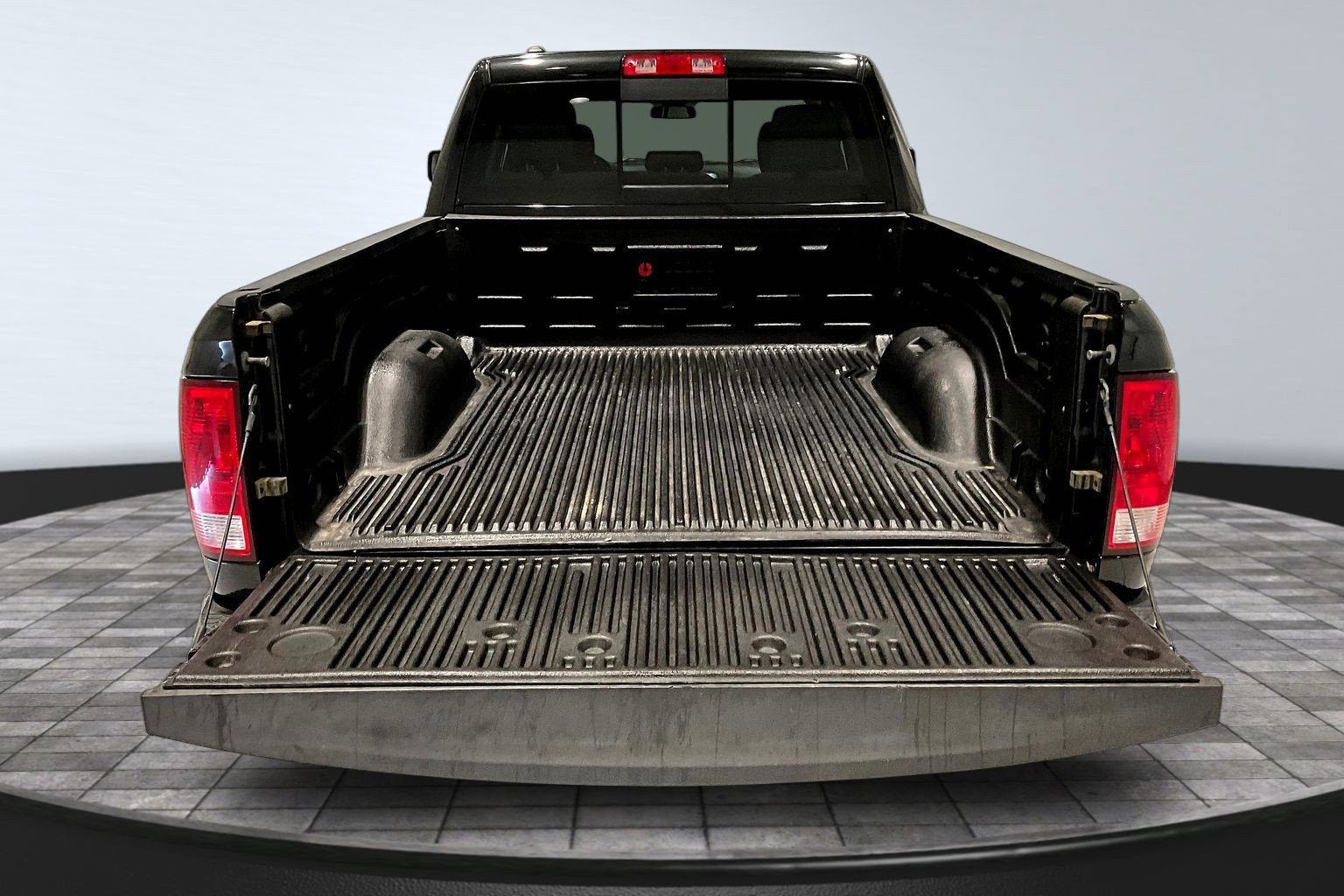 Used 2017 RAM 1500 Classic SLT image 7