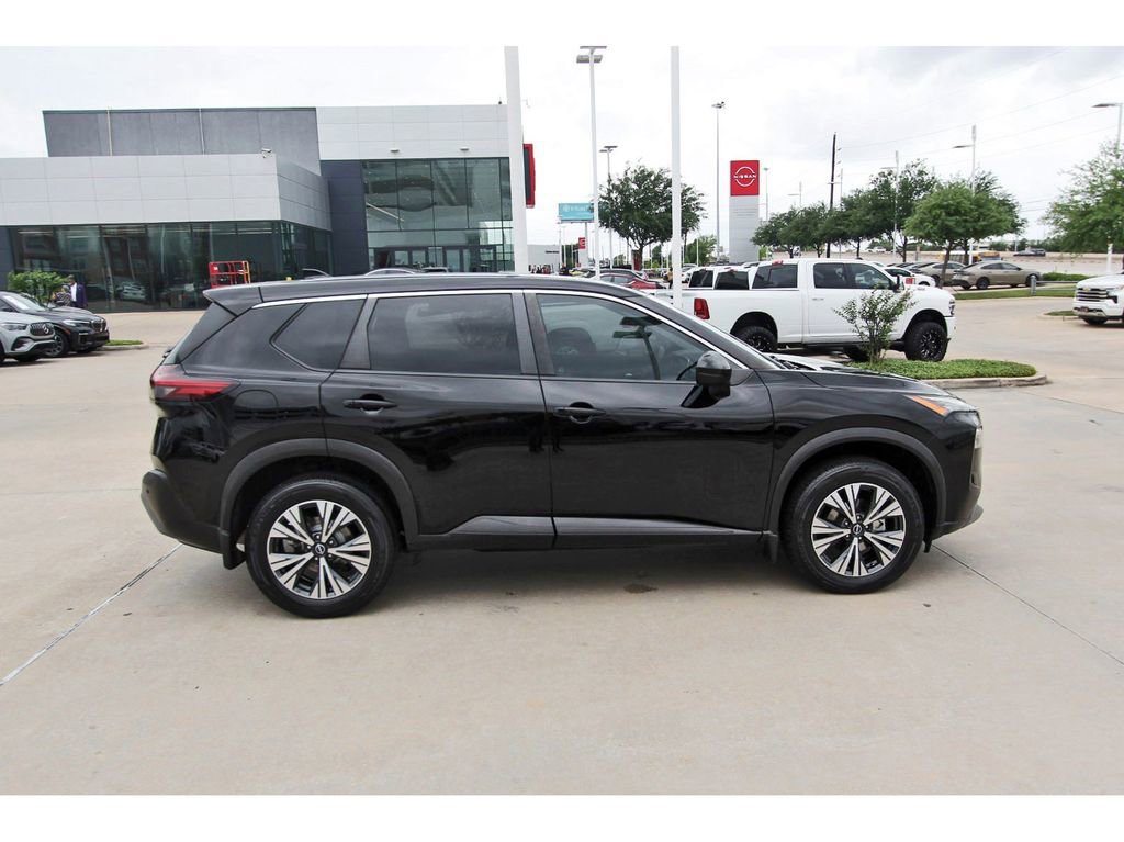 Used 2022 Nissan Rogue SV image 7