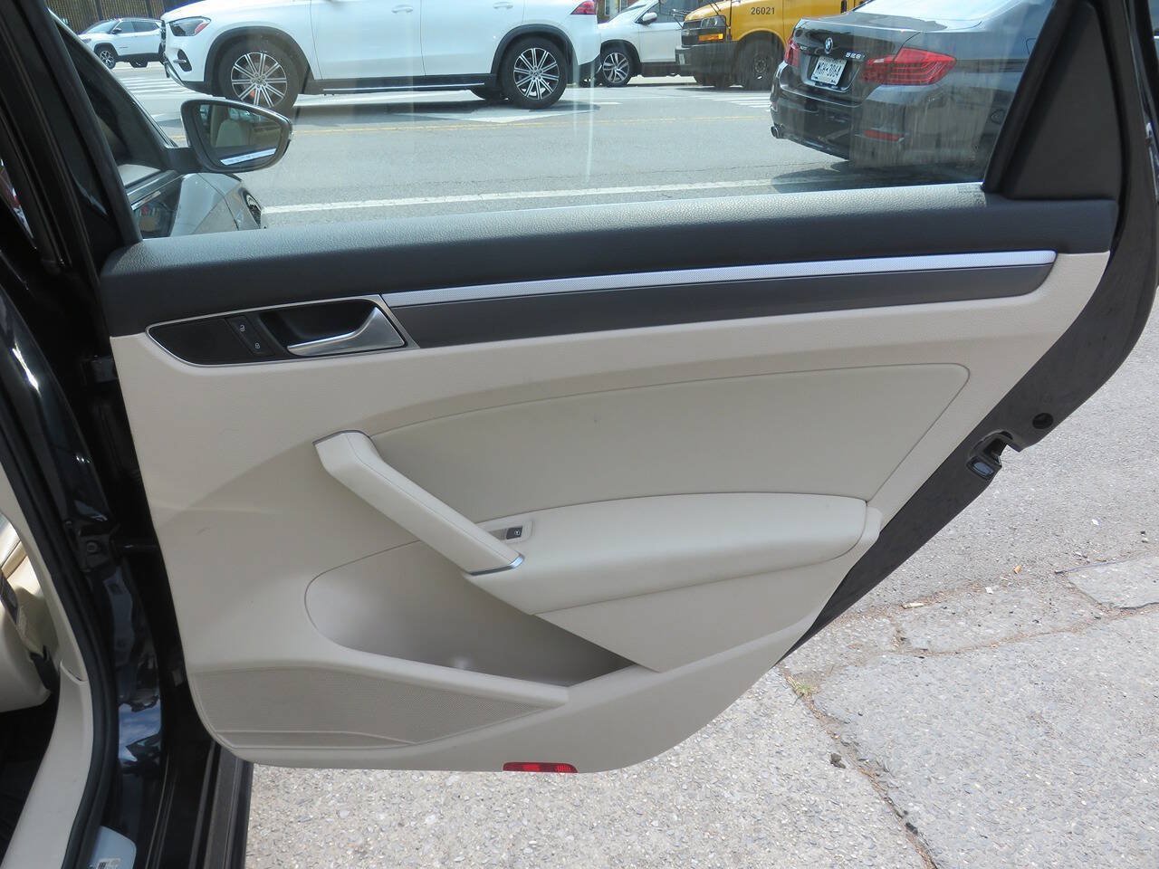 Used 2017 Volkswagen Passat 1.8T R-Line FWD image 28