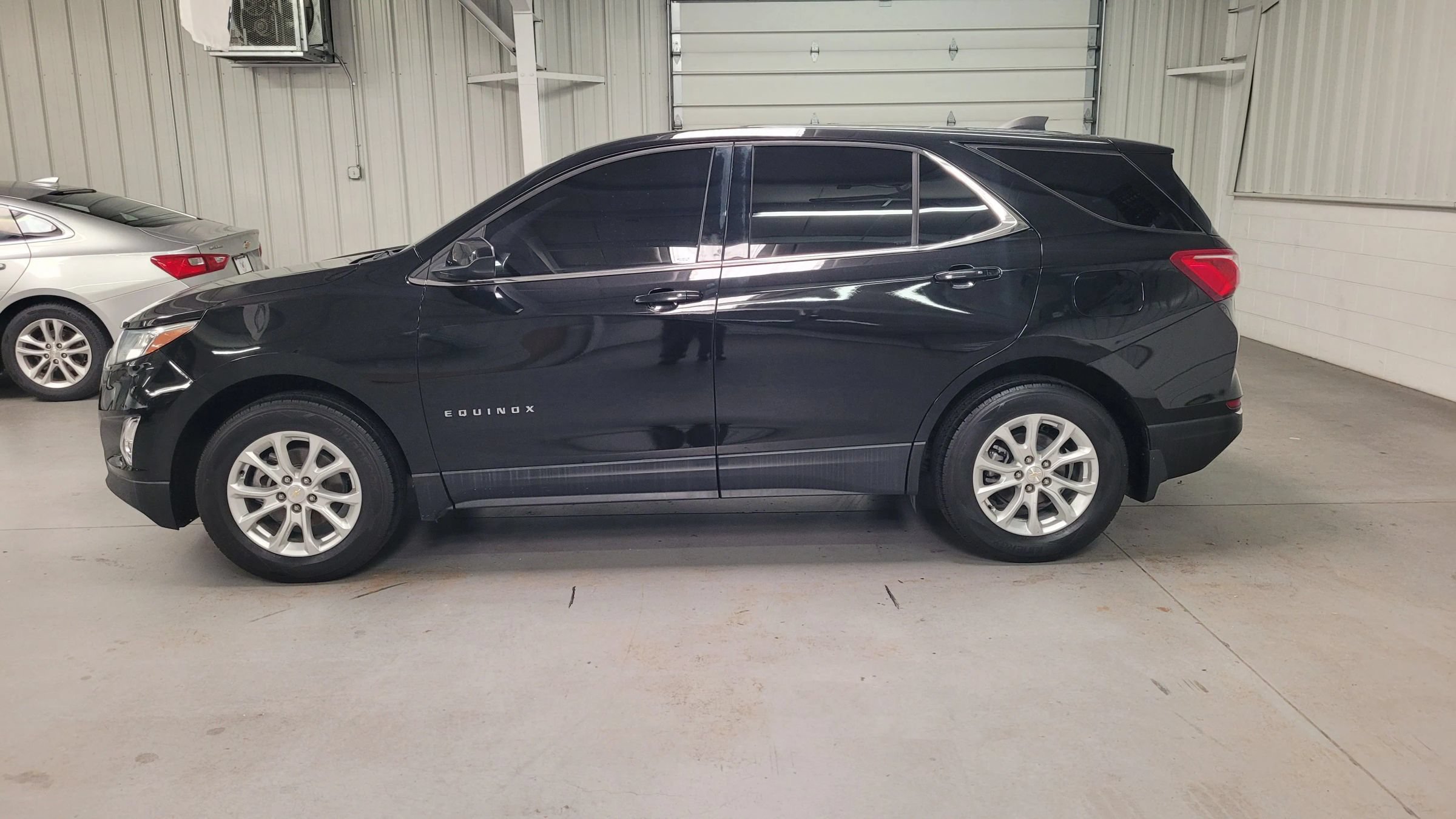 Used 2018 Chevrolet Equinox LT FWD image 3