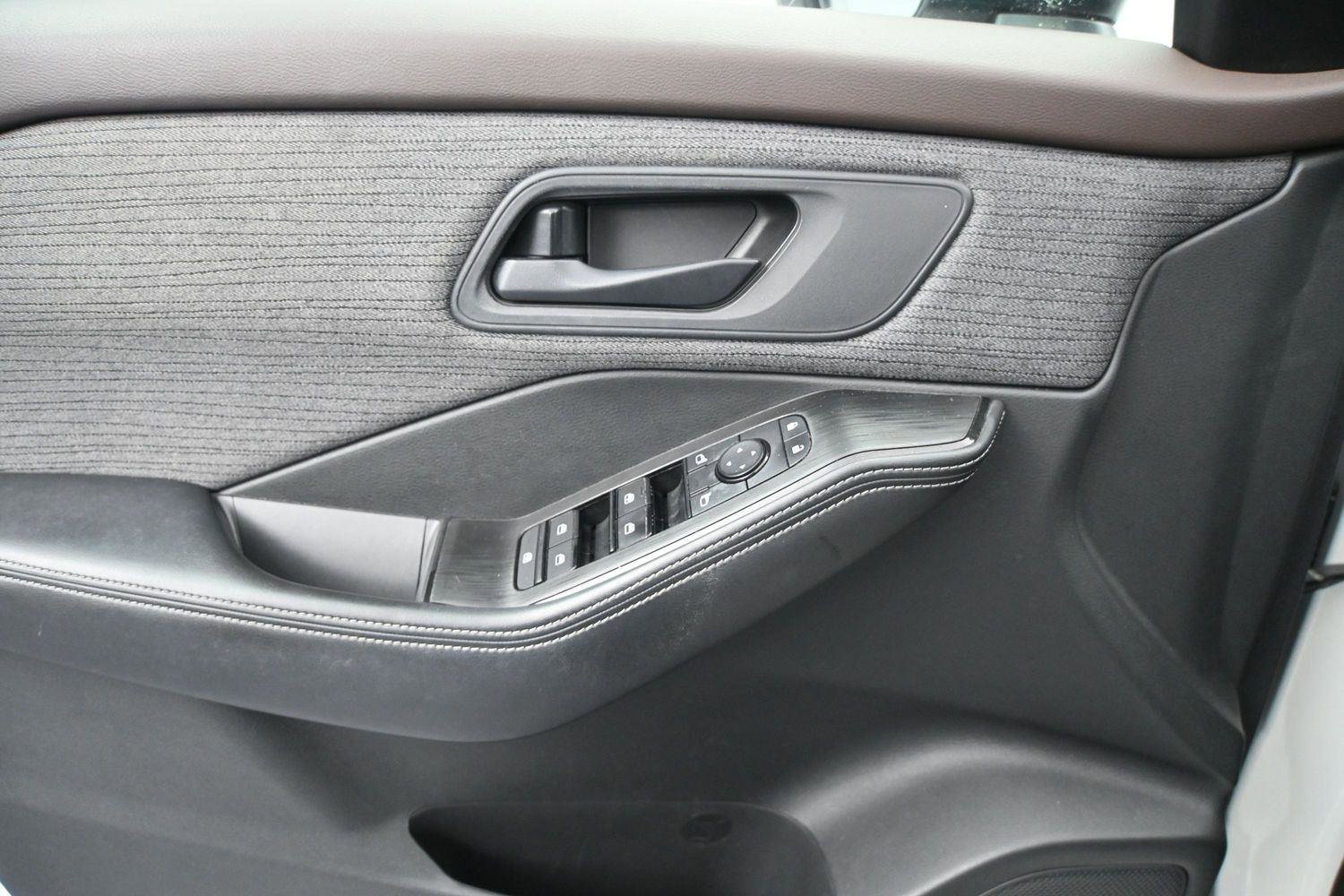 Used 2021 Nissan Rogue S AWD/4WD image 5