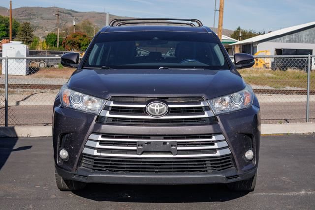 Used 2017 Toyota Highlander XLE w/ Protection Package #3 AWD/4WD image 5