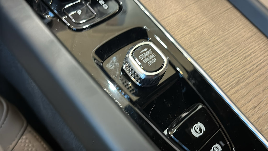 New 2027 Volvo XC60 B5 Plus AWD/4WD image 15