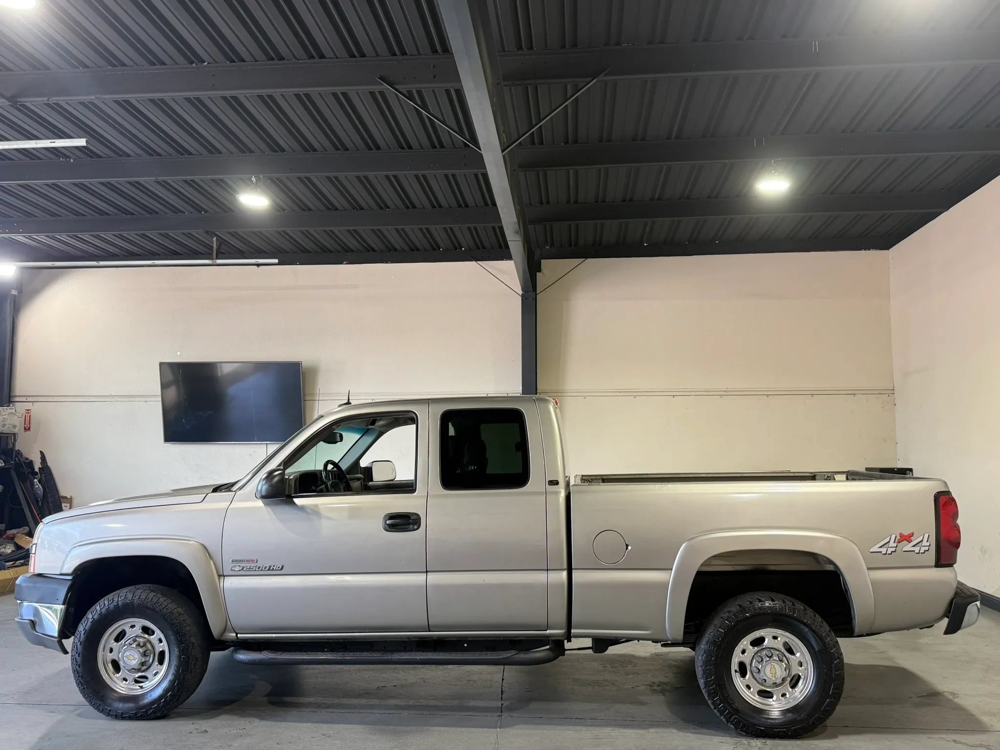 Used 2003 Chevrolet Silverado 2500 LT w/ Skid Plate Package AWD/4WD image 5