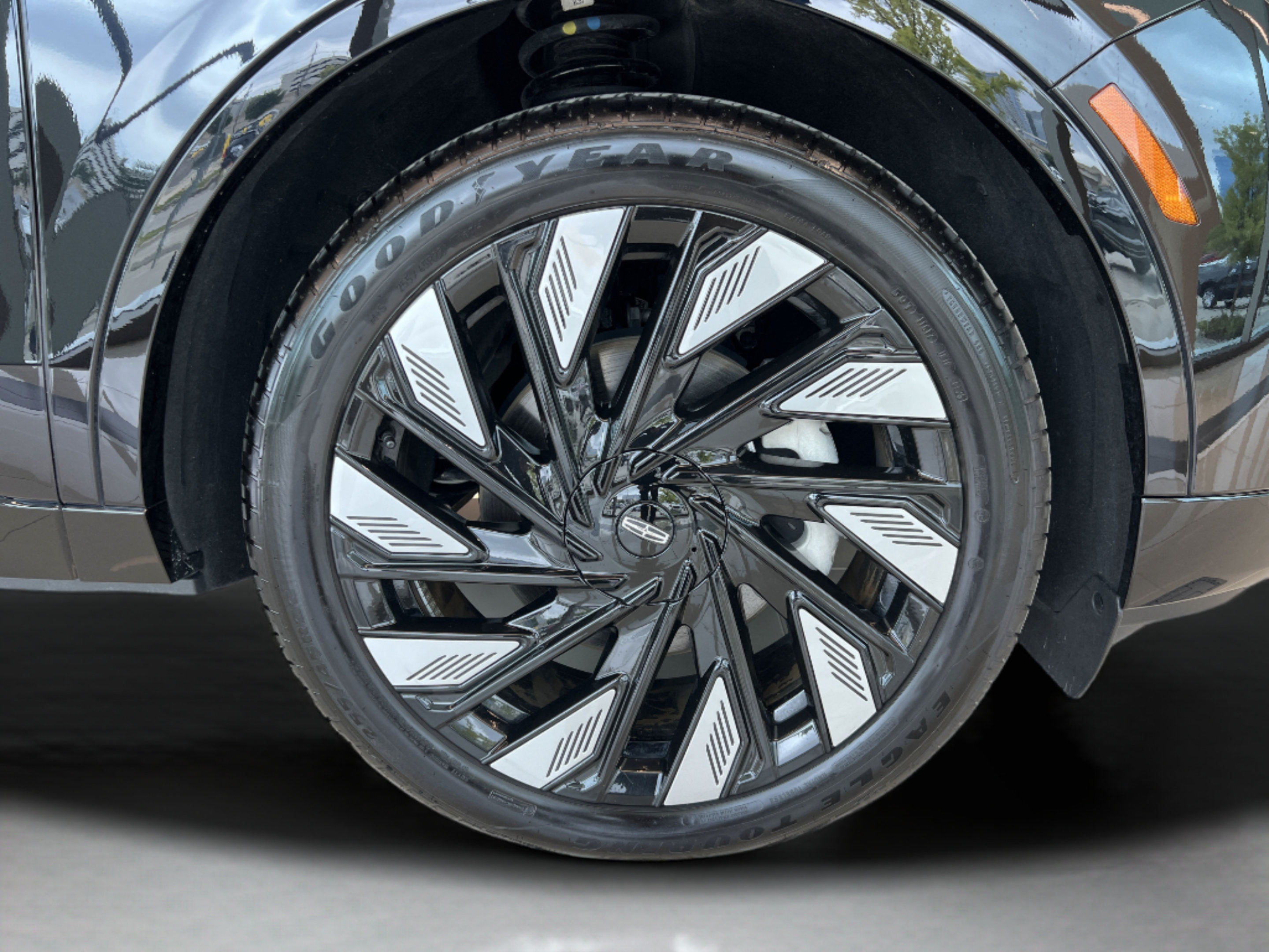 New 2025 Lincoln Nautilus Reserve w/ Jet Appearance Package AWD/4WD image 32