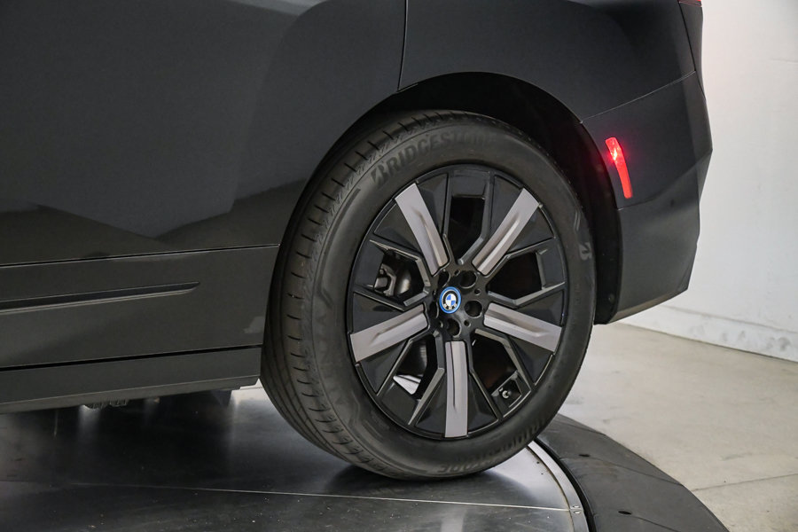Certified 2024 BMW iX xDrive50 AWD/4WD image 10