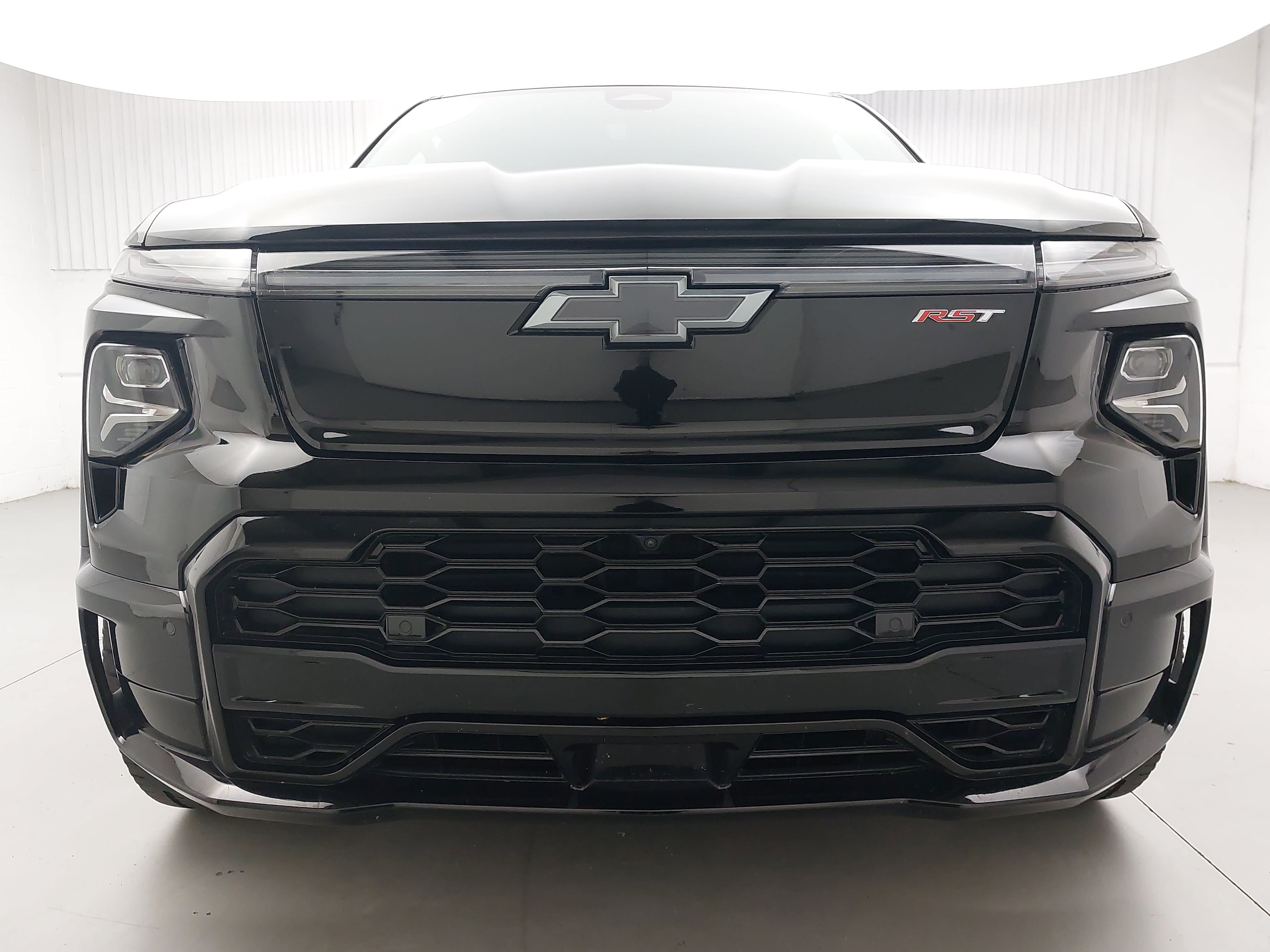 Used 2024 Chevrolet Silverado EV RST AWD/4WD image 10