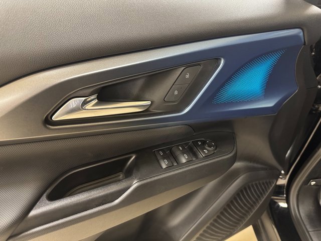 Used 2025 Chevrolet Equinox EV LT w/ Convenience Package image 7