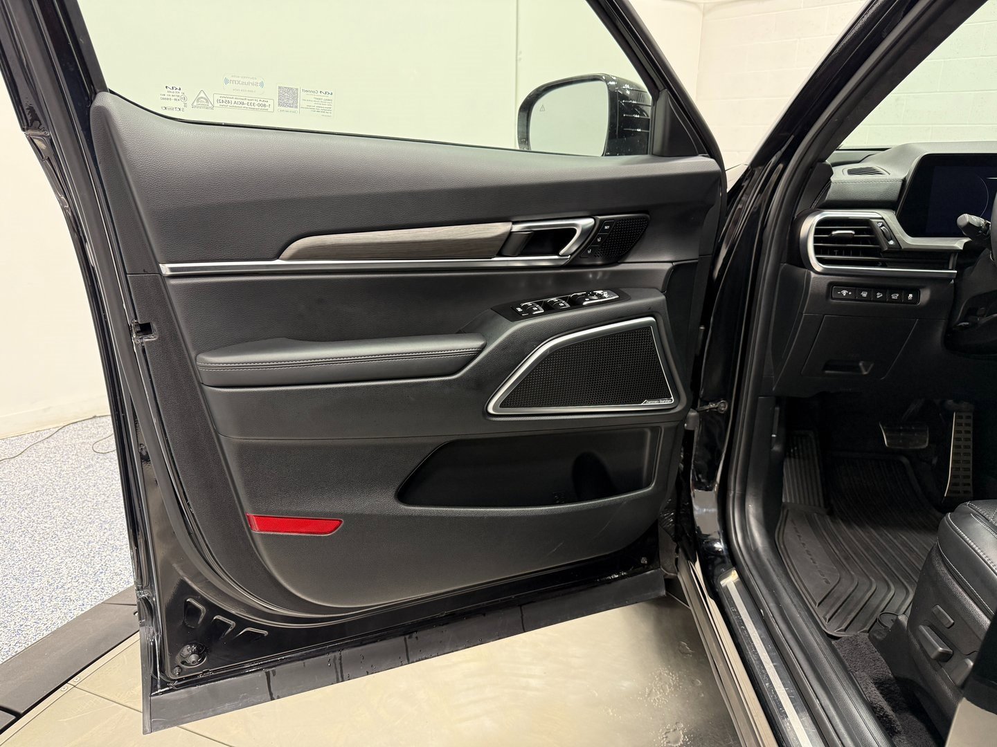 Used 2025 Kia Telluride SX Prestige X-Line image 9