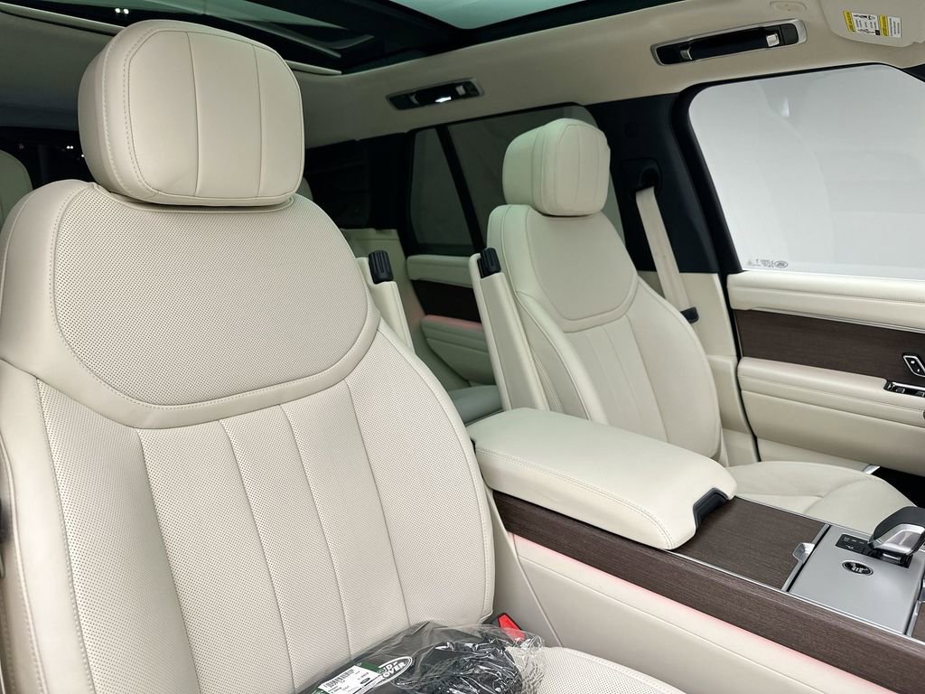 New 2025 Land Rover Range Rover SE image 5