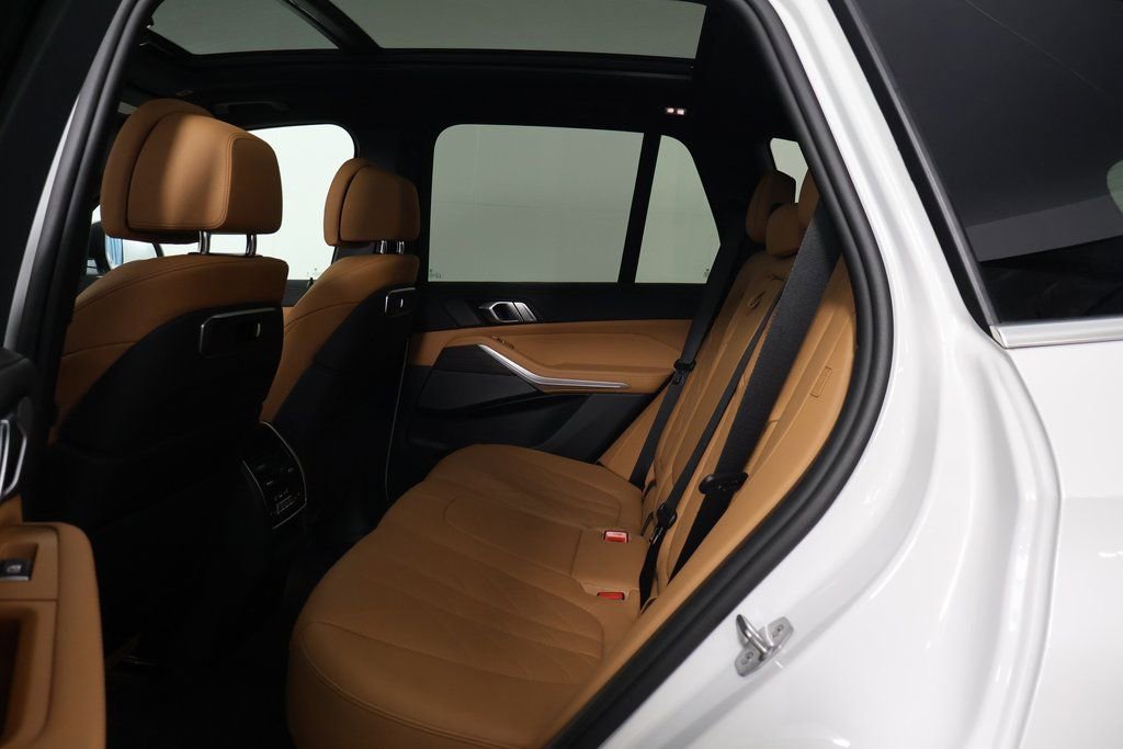 Used 2026 BMW X5 sDrive40i w/ Climate Comfort Package image 11